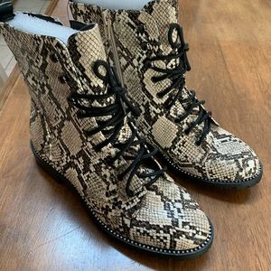 Women’s express combat boots size 8